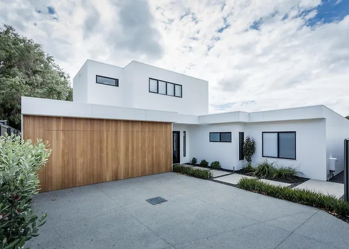 Bluff Street Home By The Bnb Collection