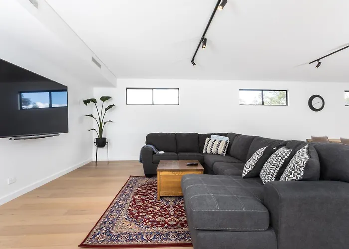 Bluff Street Home By The Bnb Collection